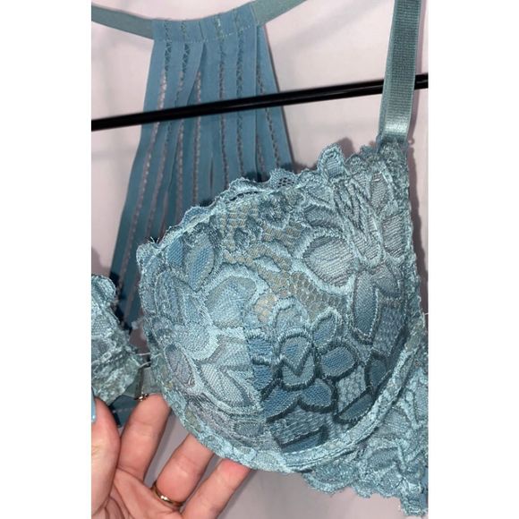 Beautiful Front Close Bra - Picture 2 of 10